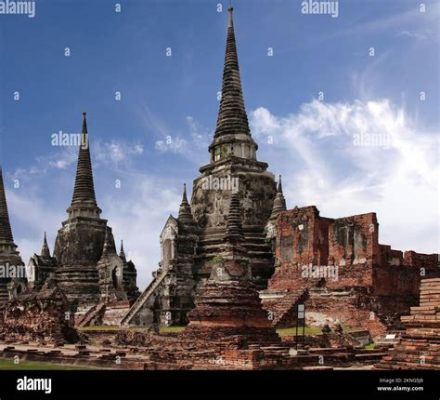 Lintel of Wat Phra Si Sanphet: Unveiling an Ancient Narrative of Power and Piety!